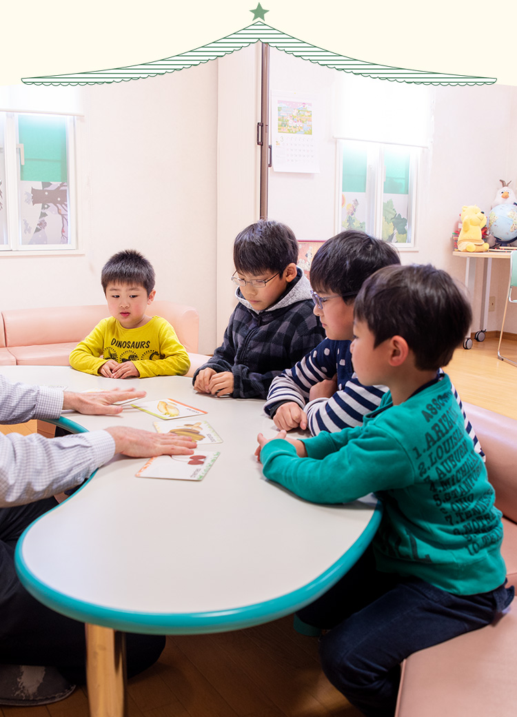 英会話 英語教室AKHは子ども～大人向けの英会話から民間学童・託児所としてもご利用いただける英語教室です。